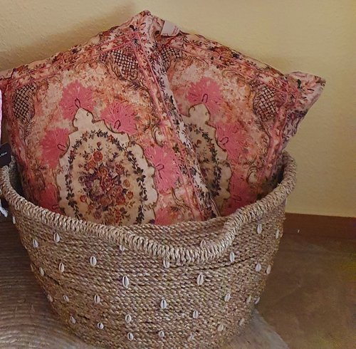 Korb mit Muscheln