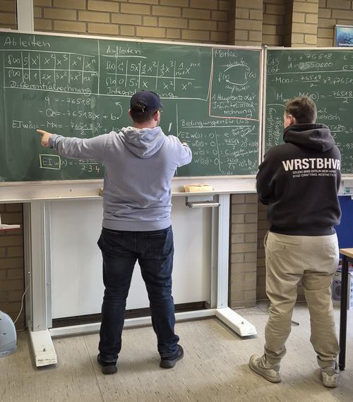 Technik verstehen: Mit Mathematik Fragen beantworten