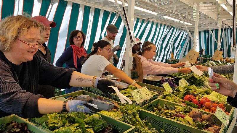20260708_Marktstand volle Aktion