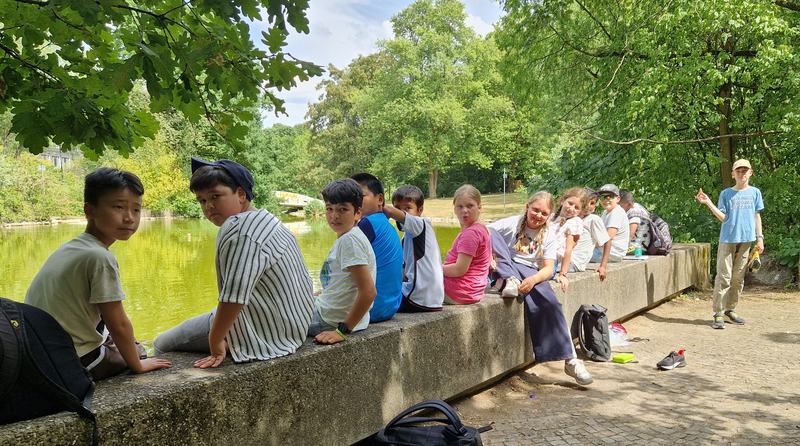 20260713_Geldmuseum Picknick Jungs