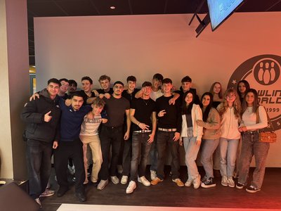 Bevor die Schüler in die Rolle von EU-Politikern schlüpften, haben sie sich am Vorabend auf einer Bowling-Bahn vergnügt.