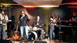 Die Band Mama's Cooking hat die ganze Bandbreite des Bluesrock zelebriert.