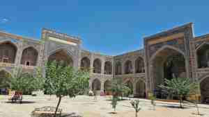 Die Sher-Dor-Medrese, eine islamische Lehreinrichtung, liegt am Registan-Platz in der usbekischen Stadt Samarkand.