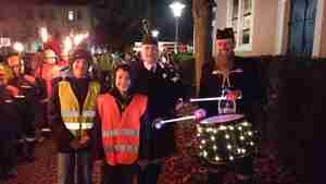 Marian (von links) und Lucius haben den Musikern Anne-Kathrin Albert und Ulf Uhling Geleitschutz gegeben.