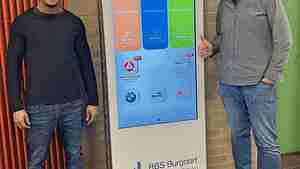 Ausbildungs- und Studienplatz praktisch im Vorbeigehen: Das interaktive Karriere-Terminal bringt Schüler mit Unternehmen und Hochschulen in Kontakt.