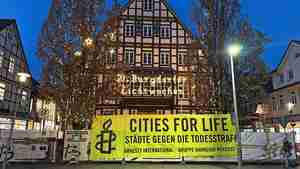 Zusammen mit der Stadt Burgdorf setzt die Ortsgruppe von Amnesty International ein Zeichen gegen die Todesstrafe.