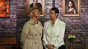 Das Uetzer Ensemble BretterWelt führt den Krimi-Klassiker „Das indische Halstuch" auf.