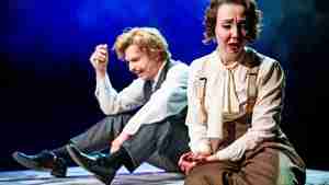 Das TfN-Ensemble führt das Stück „Vermisst! Was geschah mit Agatha Christie?" auf.