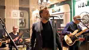 Die Band "Five by Five" sorgt im Garfield für Stimmung.