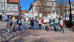 Die "Omas gegen Rechts" setzen ein Zeichen für die Demokratie.