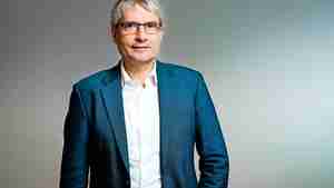 Sven Giegold spricht im Grünen Zentrum über die Energiewende.