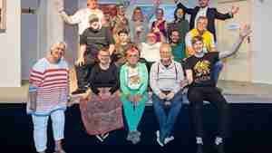 Die Mitglieder des VVV-Theaters freuen sich über das 30-jährige Bestehen.