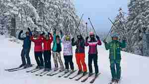 In den Zeugnisferien ging es ins Skigebiet Klínovec in Tschechien.