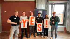 BBS Burgdorf Haben am "YES!"-Gipfel in Hamburg teilgenommen: Niklas (von links), Maxim, Benjamin, Bennet, Kira und Marco.