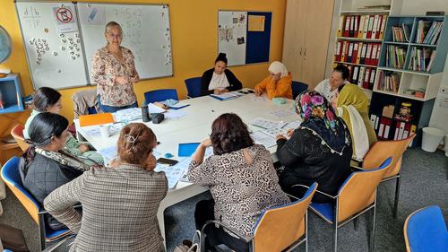 Wenn Buchstaben Türen öffnen: In den Alphabetisierungskursen des Mehrgenerationenhauses lernen Frauen lesen, schreiben und rechnen