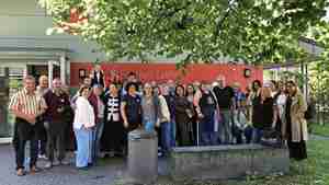 Die Gruppe vom Nachbarschaftstreff am Ostlandring hat in Cuxhaven das Bürgerzentrum Ritzebüttel besucht.