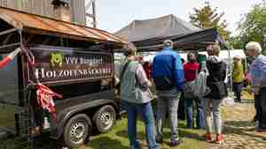 Andrang am VVV-Holzbackofen