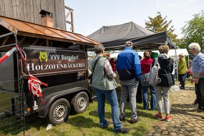 Andrang am VVV-Holzbackofen