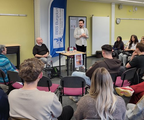 Lesung mit Henrik Szántó im beruflichen Gymnasium Burgdorf