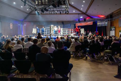 Erste internationale Boxgala im ausverkauften StadtHaus Burgdorf begeistert Publikum