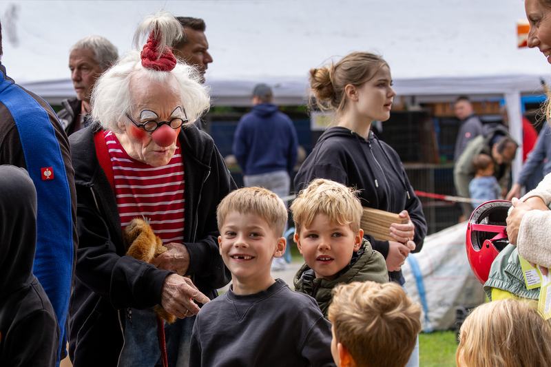 Clown Fidolo unterhält die jüngsten Pferdemarktbesucher