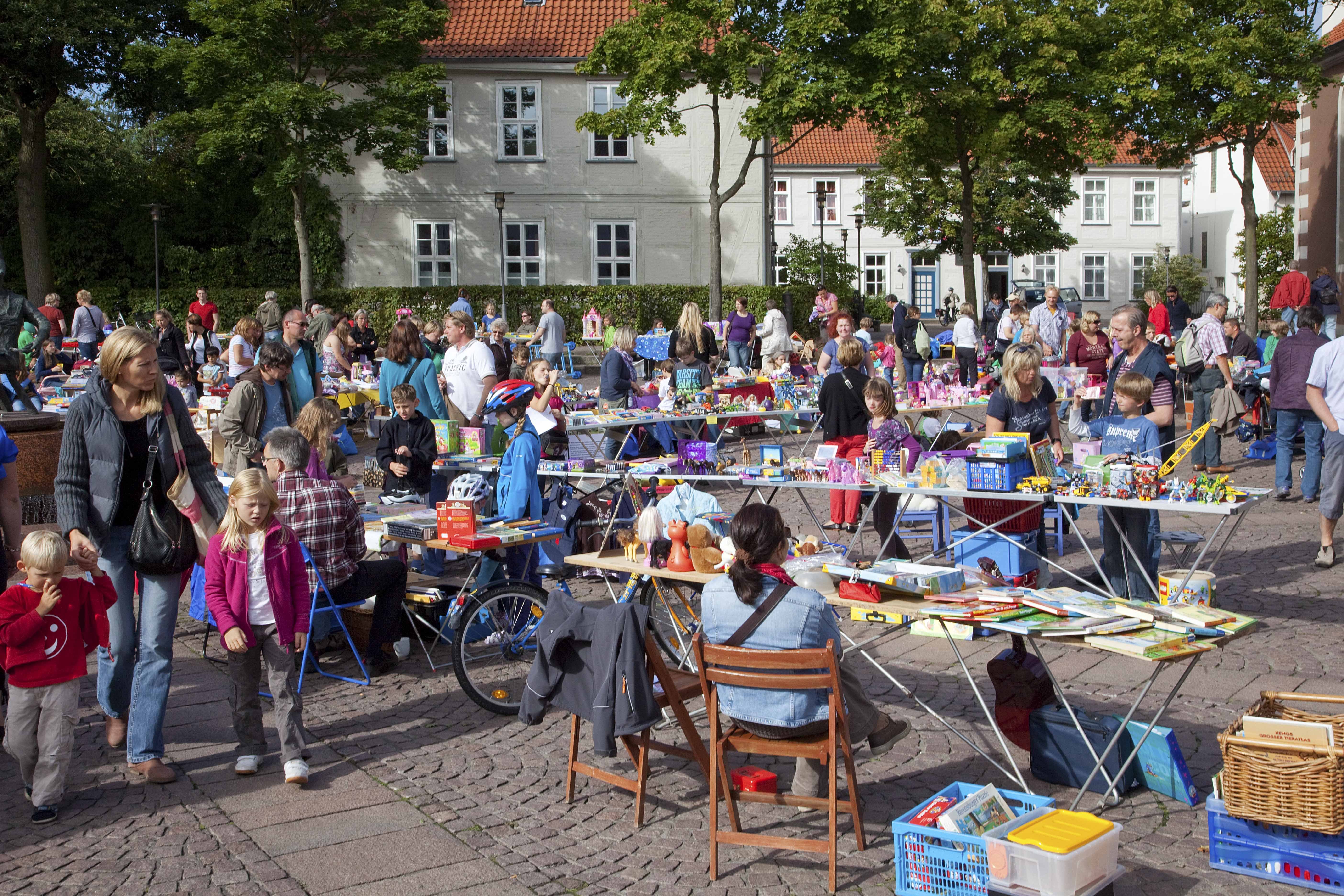 Flohmarkt_nur_fur_Kinder_auf_dem_Spittaplatz_am_9.7.2022_10.jpg