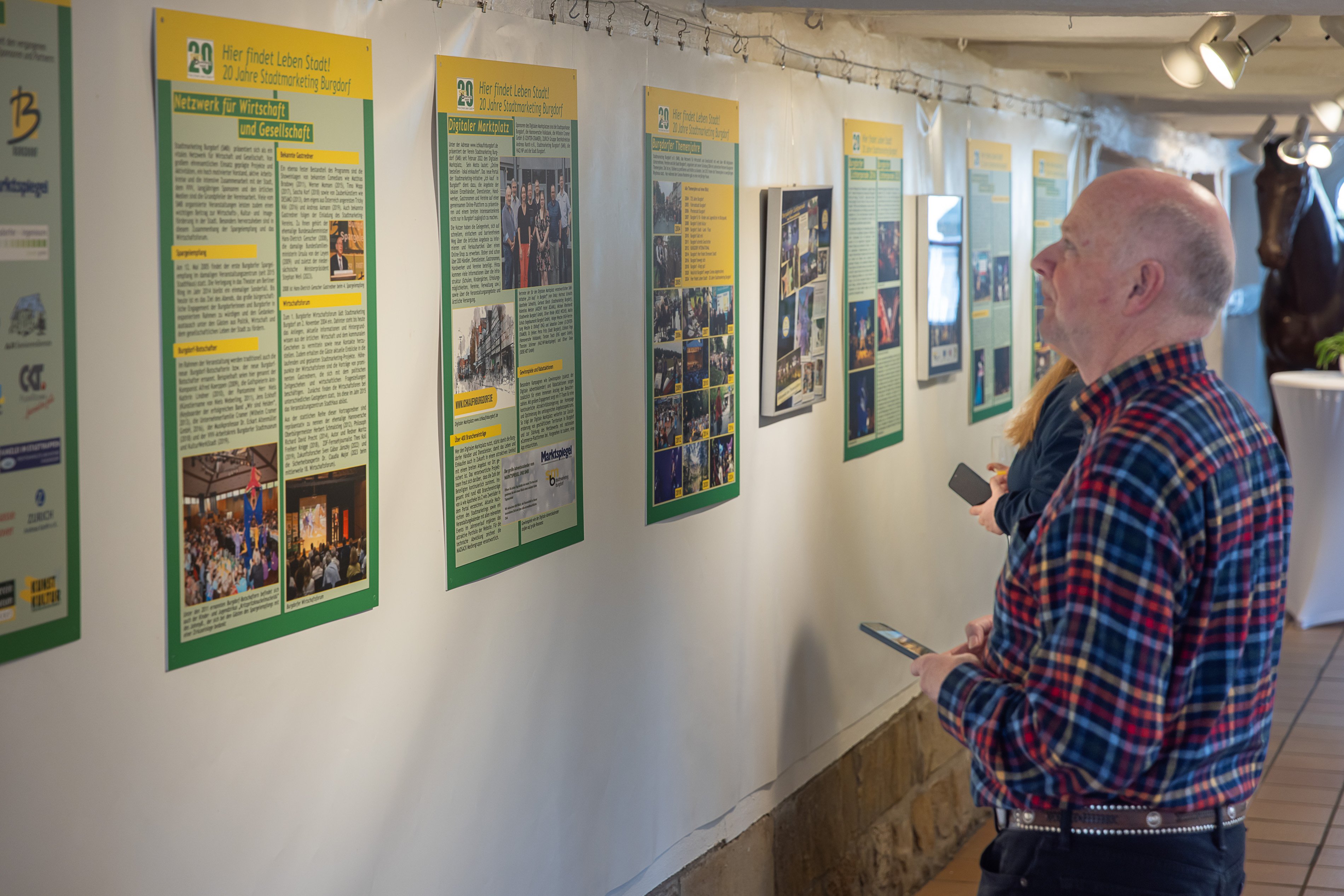 Foto 1- Ausstellung Hier findet Leben Stadt! - 20 Jahre Stadtmarketing Burgdorf ist eröffnet