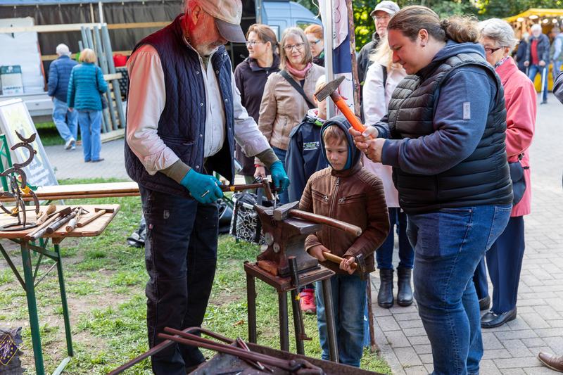 Historisches Handwerk auf dem Pferde- und Hobbytiermarkt