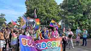 Der CSD in Burgdorf startete im vergangenen Jahr mit 480 Teilnehmenden. Jetzt steht die zweite Auflage an.
