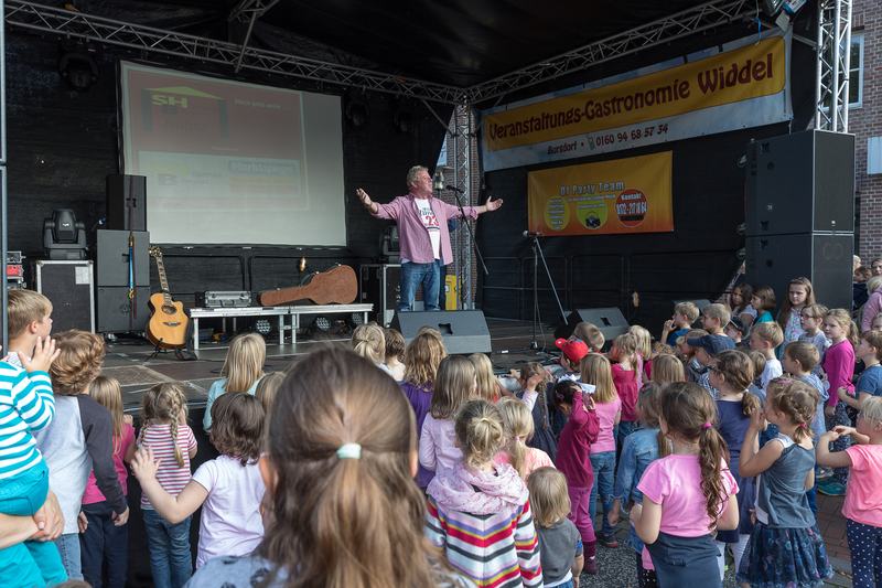 Kinderliedermacher Volker Rosin tritt am Freitag nachmittag auf