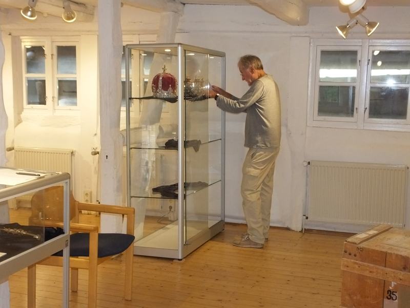 Museum-Kronen-Ausstellung-Aufbau_30092026_21