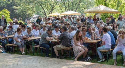 „Musik und Tanz im Stadtpark“ lockt an den Schwanenteich