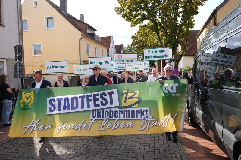 Oktobermarkt-Einzug_02102026_10