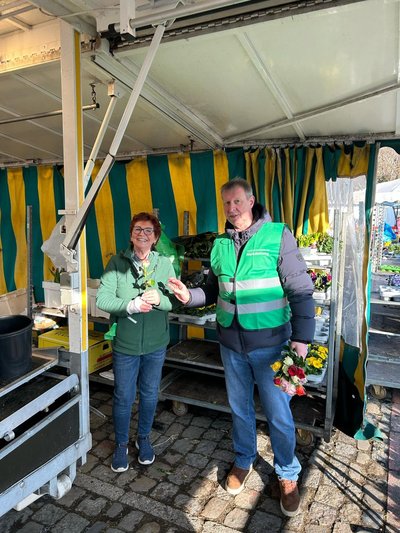Rosenaktion_Wochenmarkt_Burgdorf_Deutsche_Marktgilde