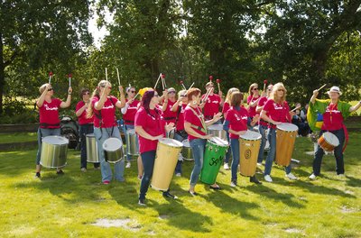 SambaZamba spielt auf der Streuobstwiese am 31.8.2025