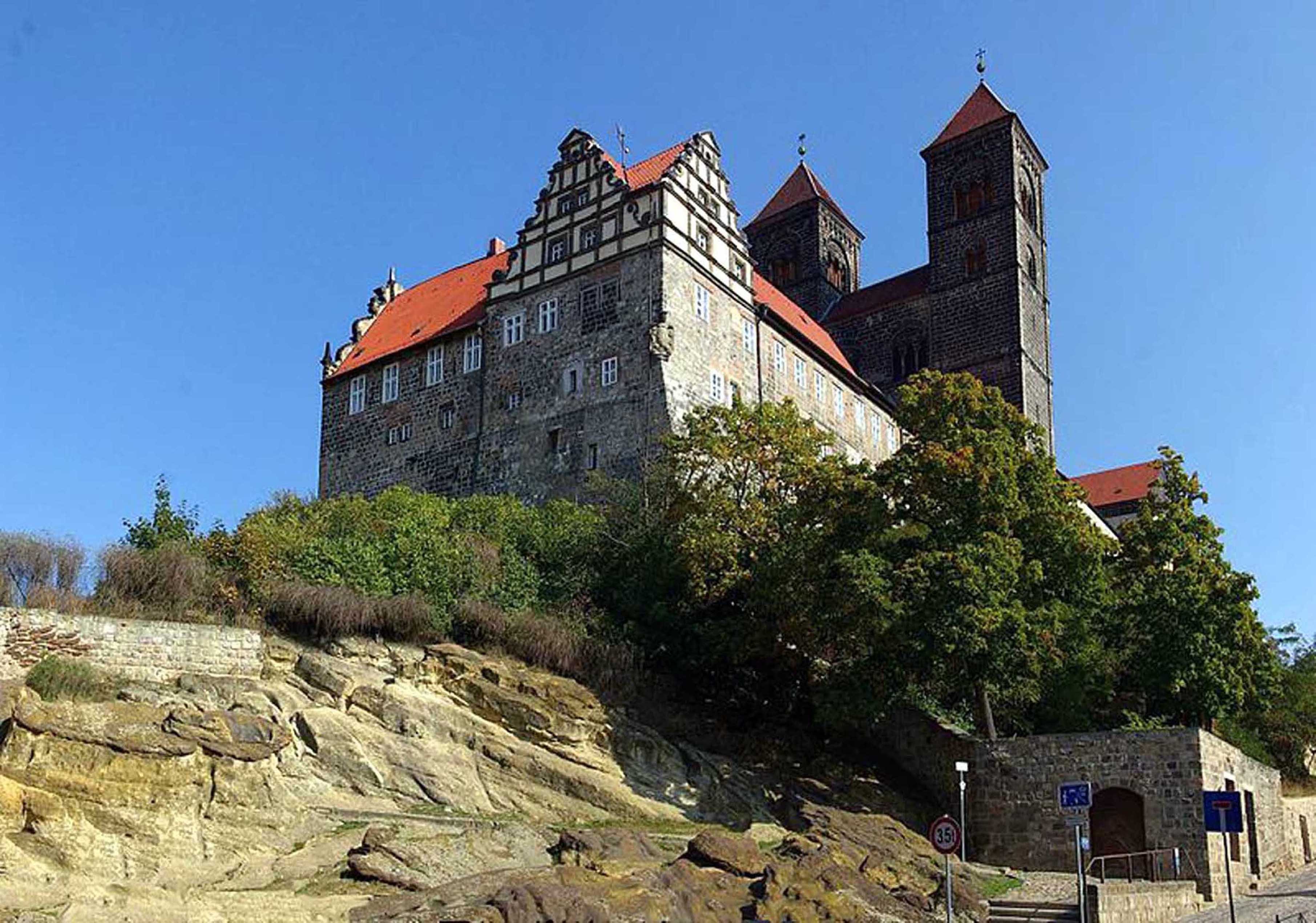 Stiftskirche_St._Servatii_auf_dem_Schlossberg_2.jpg