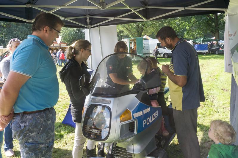 Tag der Verkehrsssicherheit auf dem Pferde- und Hobbytiermarkt