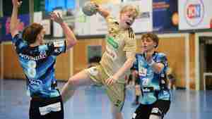 U19_Szene_aus_dem_Hinspiel_mit_Clemens_Bertram