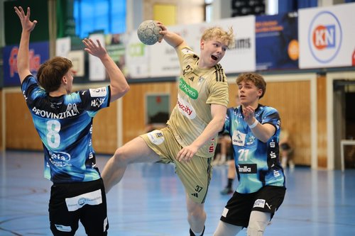 U19_Szene_aus_dem_Hinspiel_mit_Clemens_Bertram