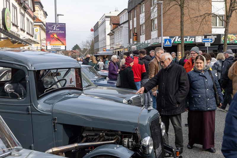 Verkaufsoffener Sonntag mit Oldtimer-Schau am 8.3.2026 (2)