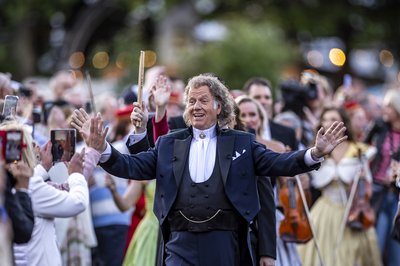 Waltz the Night Away!_Credit_Andre Rieu Productions_Piece of Magic Entertainment (3)